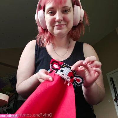 reirayfree - OnlyFans Subscribers Discount  Aurora's First Squashing - 6:42 min -