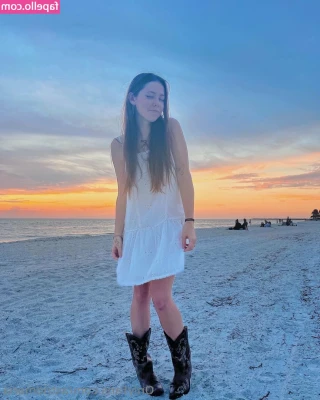 astridmaria - just doing my part to help you get through the day 🍒