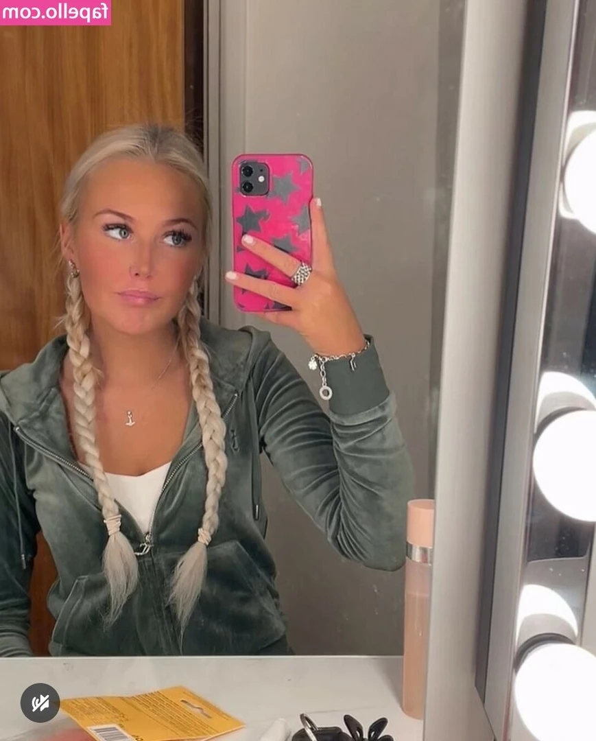 ronjaekstrm - I live that outfit.. makes me look a little e-girl slut.. and i kinda