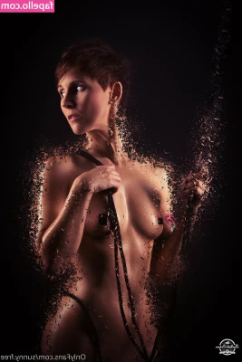 famez_de [ famez-de ] - I can't taste my tongue, can you do it for me, babe?