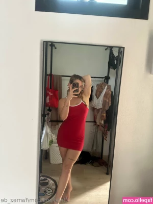 famez_de [ famez-de ] - A butt for days but who wants to see the front