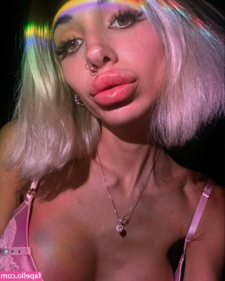 sofiamasiii - FIRST ONE TO TIP ON THIS WINS $300 WORTH OF CONTENT