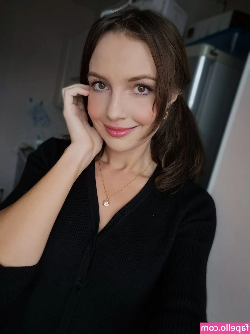 JennyCutey - Do you want to be under me ????? hmmm