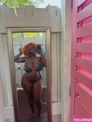 Thick Ari Lennox [ thick-ari-lennox ] - I’m thinking of booking private cam sessions in advance. They’d