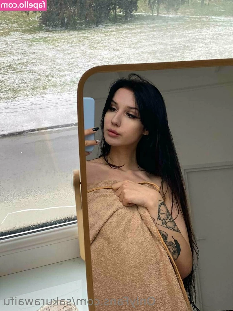 sakurawaifu - Quiero que me metas el pene aquí en el mueble y me hagas gritar