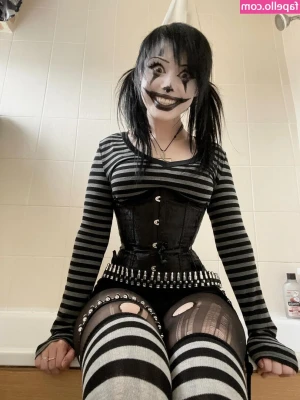 xoreniiiiii - Being back to regular filming means SHOWER UPDATES ARE BACK! If you