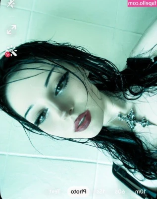 xoreniiiiii - Some pics