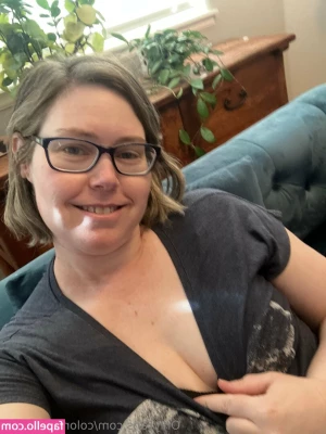 coloradokitty23 - OLA MINHAS POTRANQUINHAS EU COWBOY CAVALAO ESTOU DE VOLTA A CIDADE