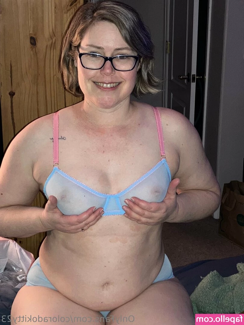 coloradokitty23 - Akasha and Em on Hump Day Make up for 12 28 22