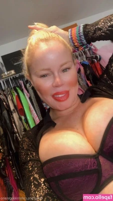 Nikki Delano [ nikki-delano ] - Happy TT 😊 You're all buttplugs to me....even the mircos 🤏