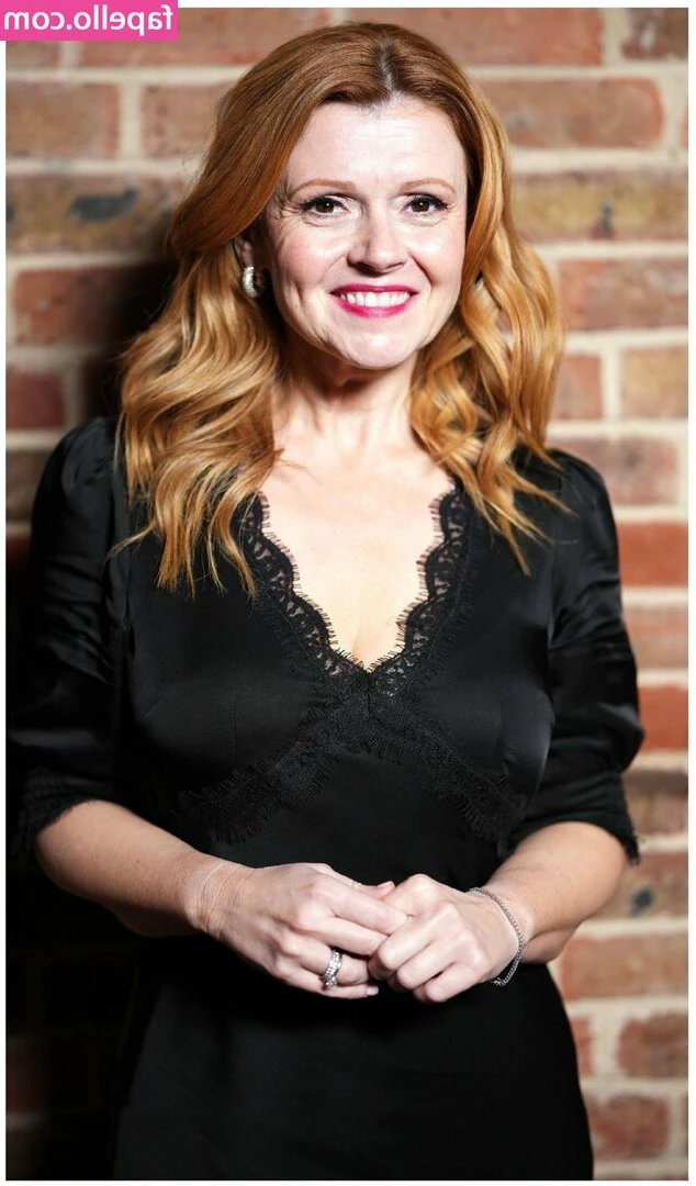 Sian Gibson [ sian-gibson ] - Ever since I bought this underwear set, I've always wanted to do a