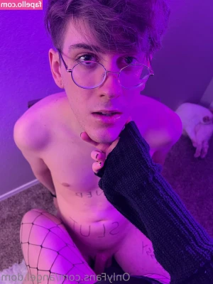 angel.dom [ angel-dom ] - but I just want more cuddles