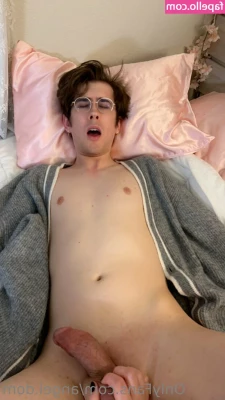 angel.dom [ angel-dom ] - ⬅️Sub or Dom ➡️?