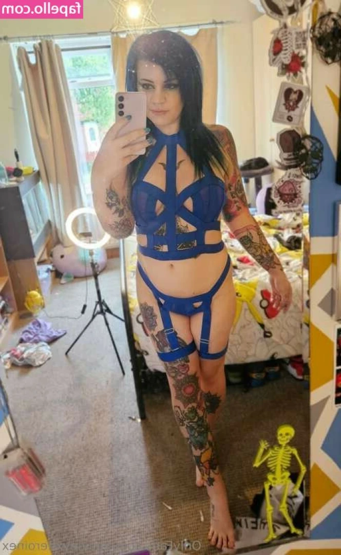 Xhayleyxheroinex - Sorry for being inactive over the weekend. Crazy week at work 🥵