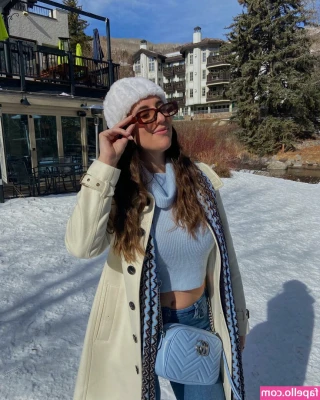 Monica Gonzalez [ monica-gonzalez ] - Need someone to pull this down for me 🤤