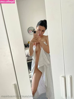 yourchristmasdream - D.VA nudes 💖 2 selfies, 28 nude and implied nudity pictures.