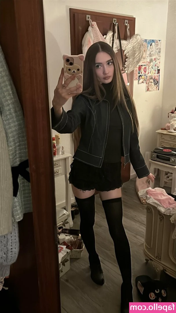 Georgiana-Alina Nicolae [ georgiana-alina-nicolae ] - Cosa farete stasera? Io vado al cinema con il mio stepbro 😋
