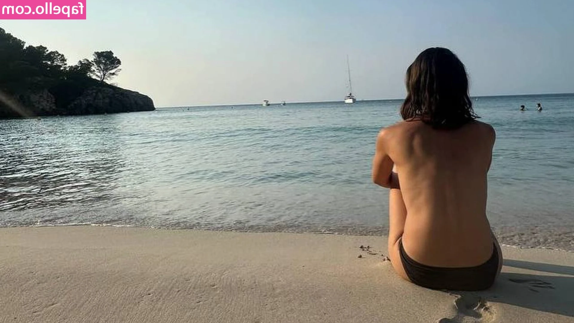 Irene Montero [ irene-montero ] - Weekly free video in your inbox for everyone who has their auto