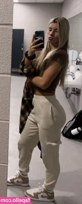 Lauren Creon [ lauren-creon ] - Shaking my little Asian booty at work today