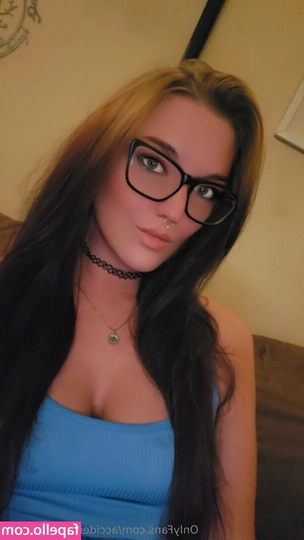 accidentallydelicious - Online and very horny