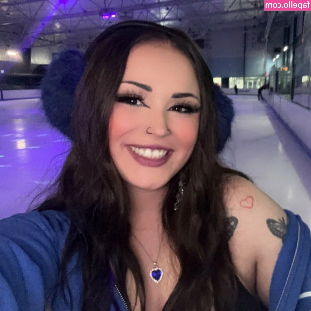 lyndseyunfamous - Happy Friday loves! Any fun plans?
