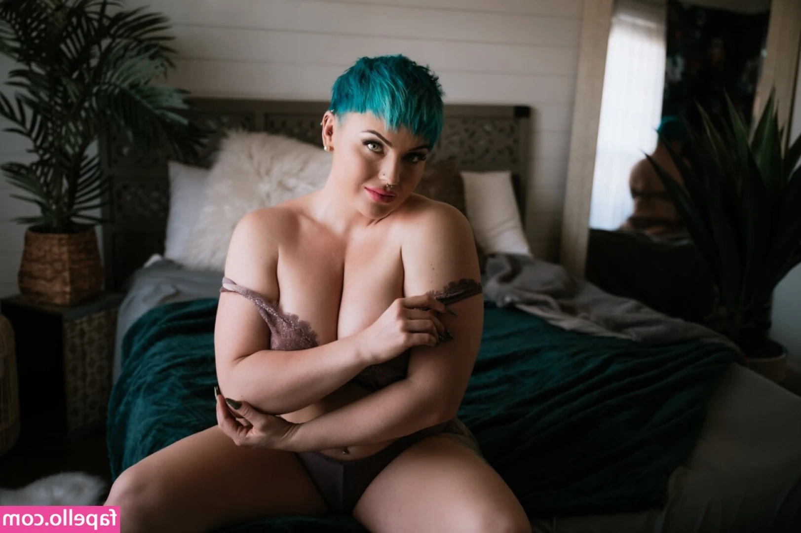 kendallmarie - Can you lift my skirt up without touching it? 😈🔥