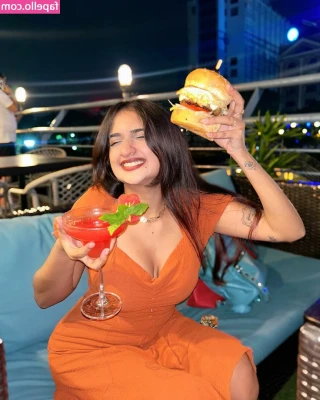 Ruchika Tandon [ ruchika-tandon ] - Feeling cute