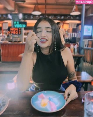 Ruchika Tandon [ ruchika-tandon ] - If you have your auto renew on then you got a 15 second preview of