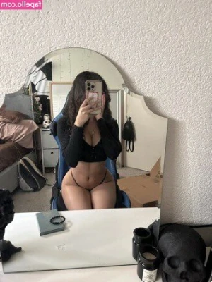 Nabiiib - Dress is a bit short!