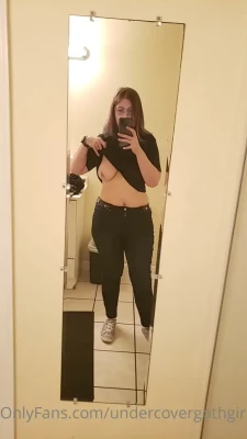 undercovergothgirlfree - Whos horny
