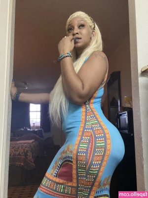 Candie Foxx [ candie-foxx ] - Which one do you want to suck on first?