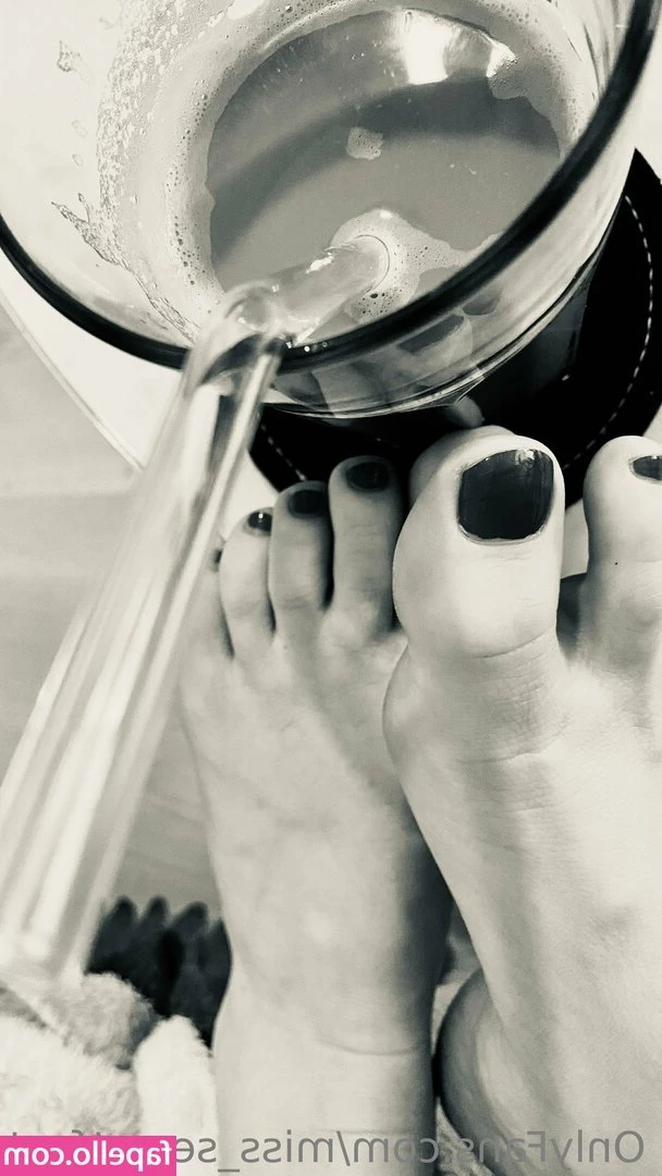 miss_secretfeet [ miss-secretfeet ] - Be ready for todays post