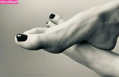 miss_secretfeet [ miss-secretfeet ] - did you follow my second account daddy    message me on there for a