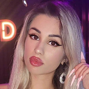 grand_karina