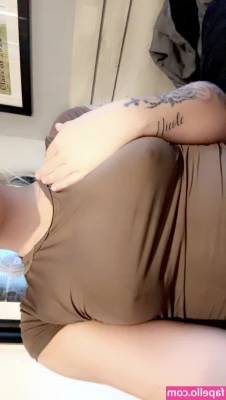 Navaya Marie [ navaya-marie ] - Tip me $20 and let's play 🎲🔥 Only for the next hour!! ⏰