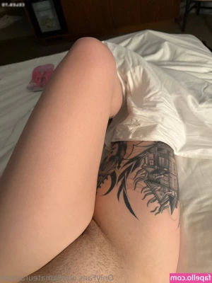 amateuraussie [ amateuraussie-2 ] - Teasing you and playing with my freshly shaven clussy 🤡💦❤️
