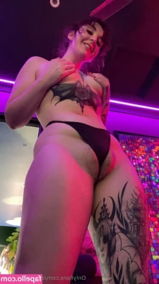 amateuraussie [ amateuraussie-2 ] - You see where I have my hand that's where Daddy's dick should be,