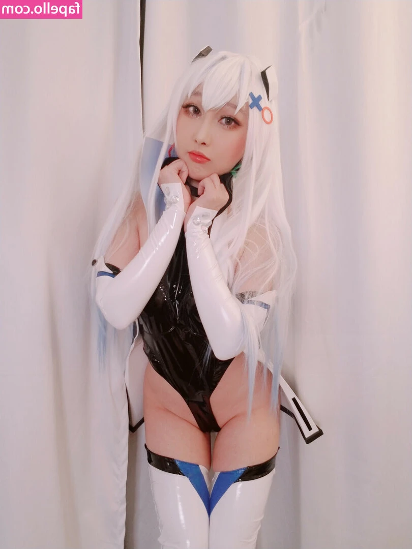 RinnieRiot - Dressing up for my FAVORITE holiday!! 😈👻 can you GUESS what