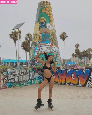 Jennelle Eliana [ jennelle-eliana ] - I love a growing belly ;)
