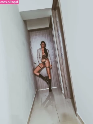Hollyshit_ [ holly-shit-hollyshit ] - If you love me, or if you like me, then put a heart on this picture