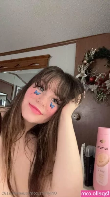 queenleia195 [ queenleia195-1 ] - Who wants to unlace me