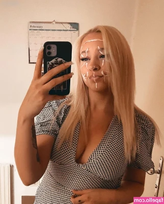 MrsXeniaTv - Getting steamy in here
