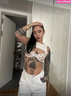 asianiina [ asianiina-1 ] - Cute sexy shower pics