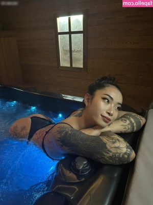 asianiina [ asianiina-1 ] - I get compliments on my back so much