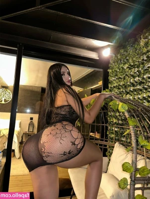 lorenbakerx - Now that s a nice looking pussy right there   who wants to see her