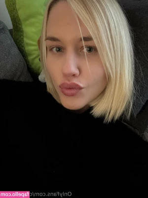christine.de [ christine-de ] - Love his dick.