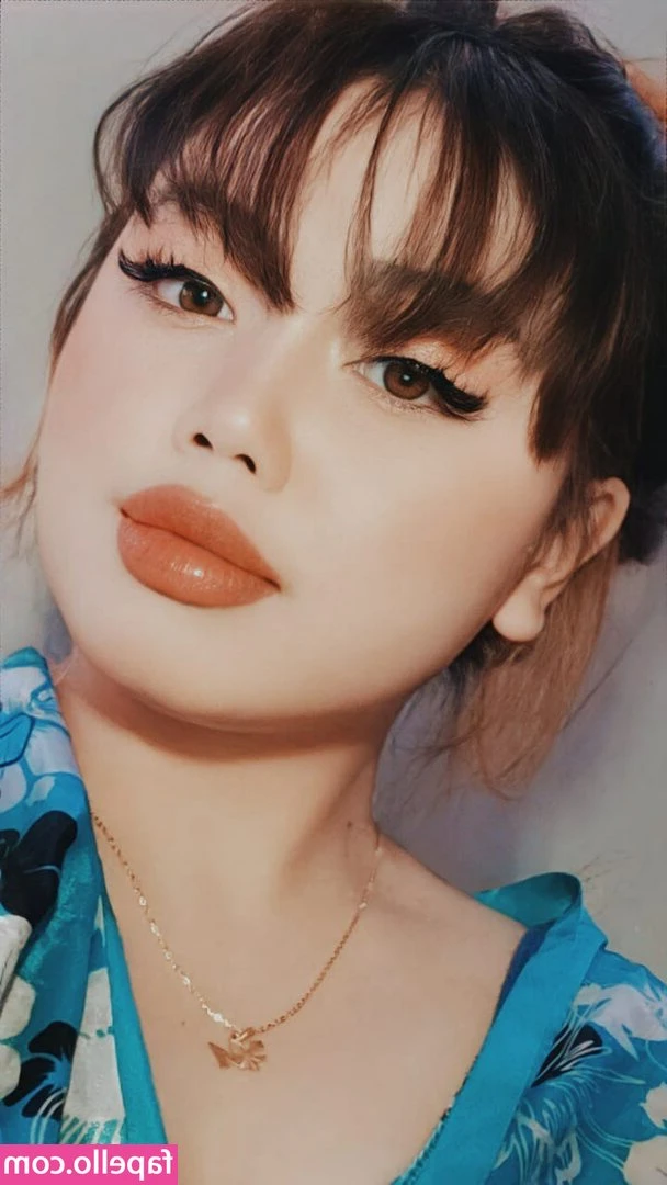 farahin.hanina [ farahin-hanina ] - Swipe to take my titties out!!