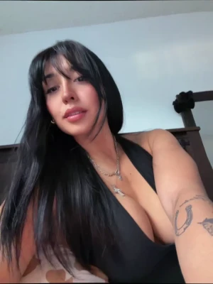Alicia Mtz123 [ alicia-mtz123 ] - Should I do my first ever solo video… if yes drop some ideas