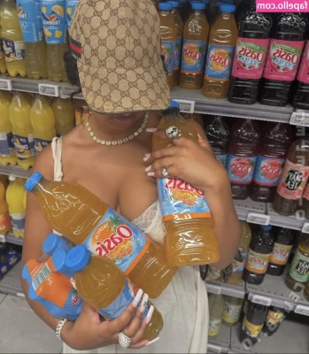 Fatima Cherie [ fatima-cherie ] - • Anal bunnygirl •  Je me gode avec mon jouet anal training 🥵