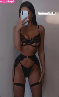 Leonie_Schnbck [ leonie-schnbck ] - Spread legs or crossed legs?💦
